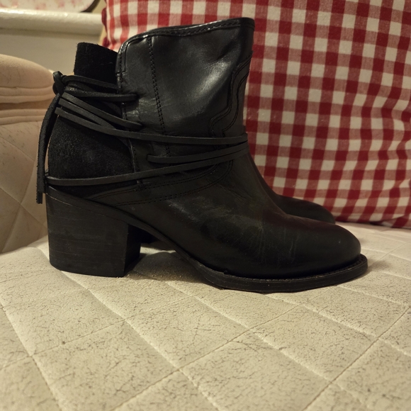 Freebird Casey Black Leather Ankle Boots- Rare, Size 7 - Picture 2 of 7